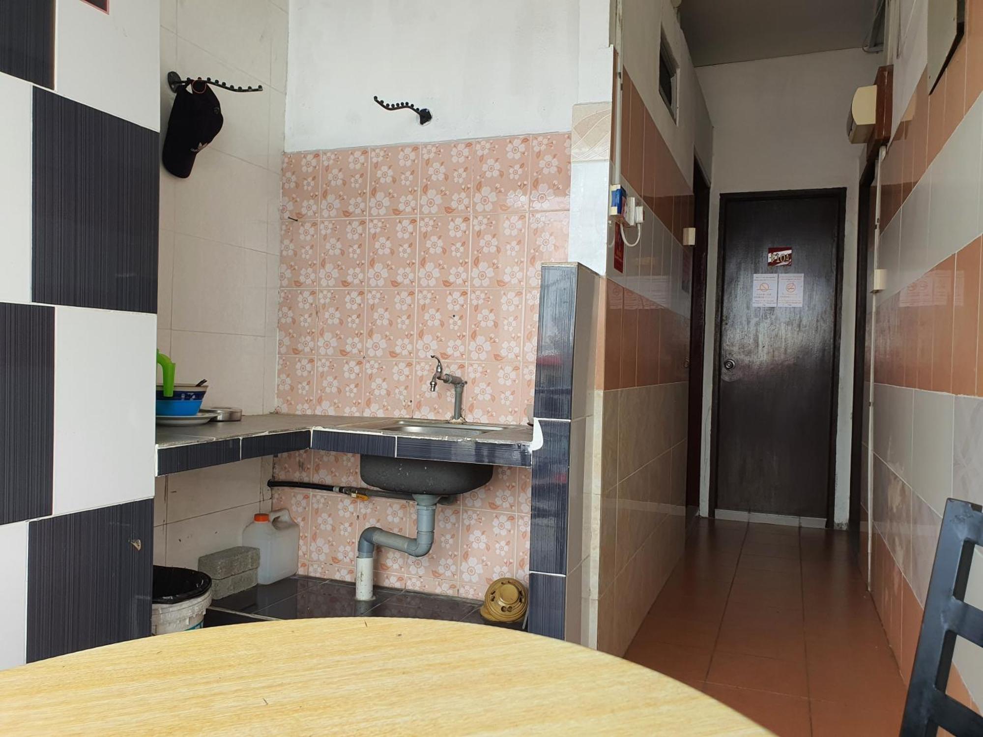 Oyo 90972 Jj Homestay Miri Exterior photo