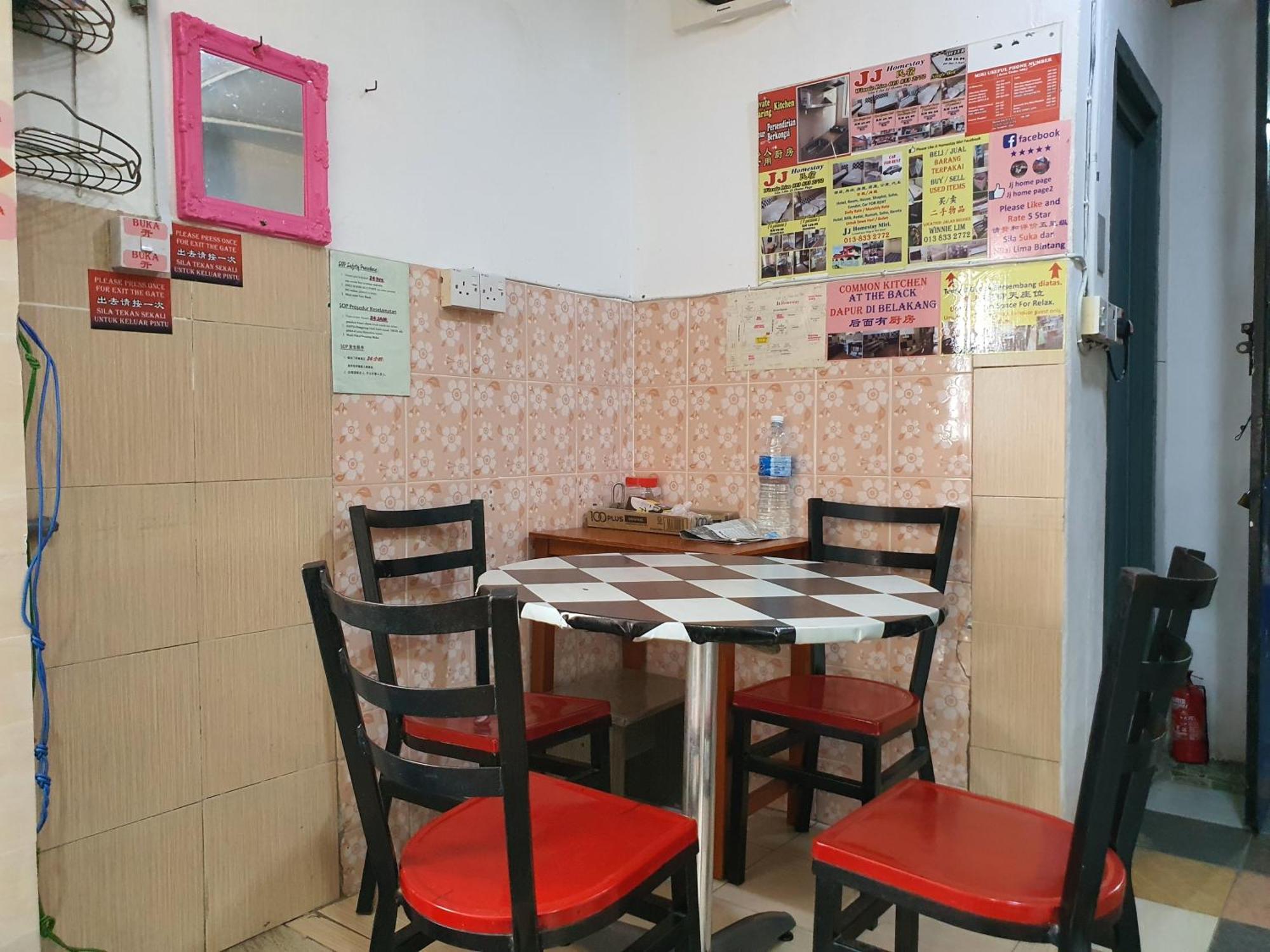 Oyo 90972 Jj Homestay Miri Exterior photo